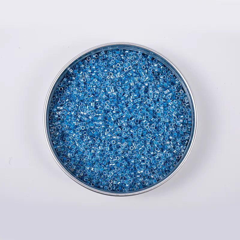 Influența margelelor de sticlă brodate în arta textilă globală